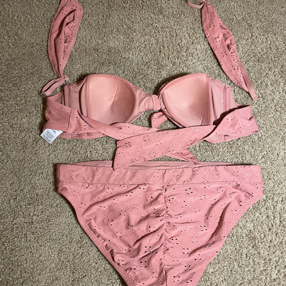 Pink bikini - Picture 4 of 4